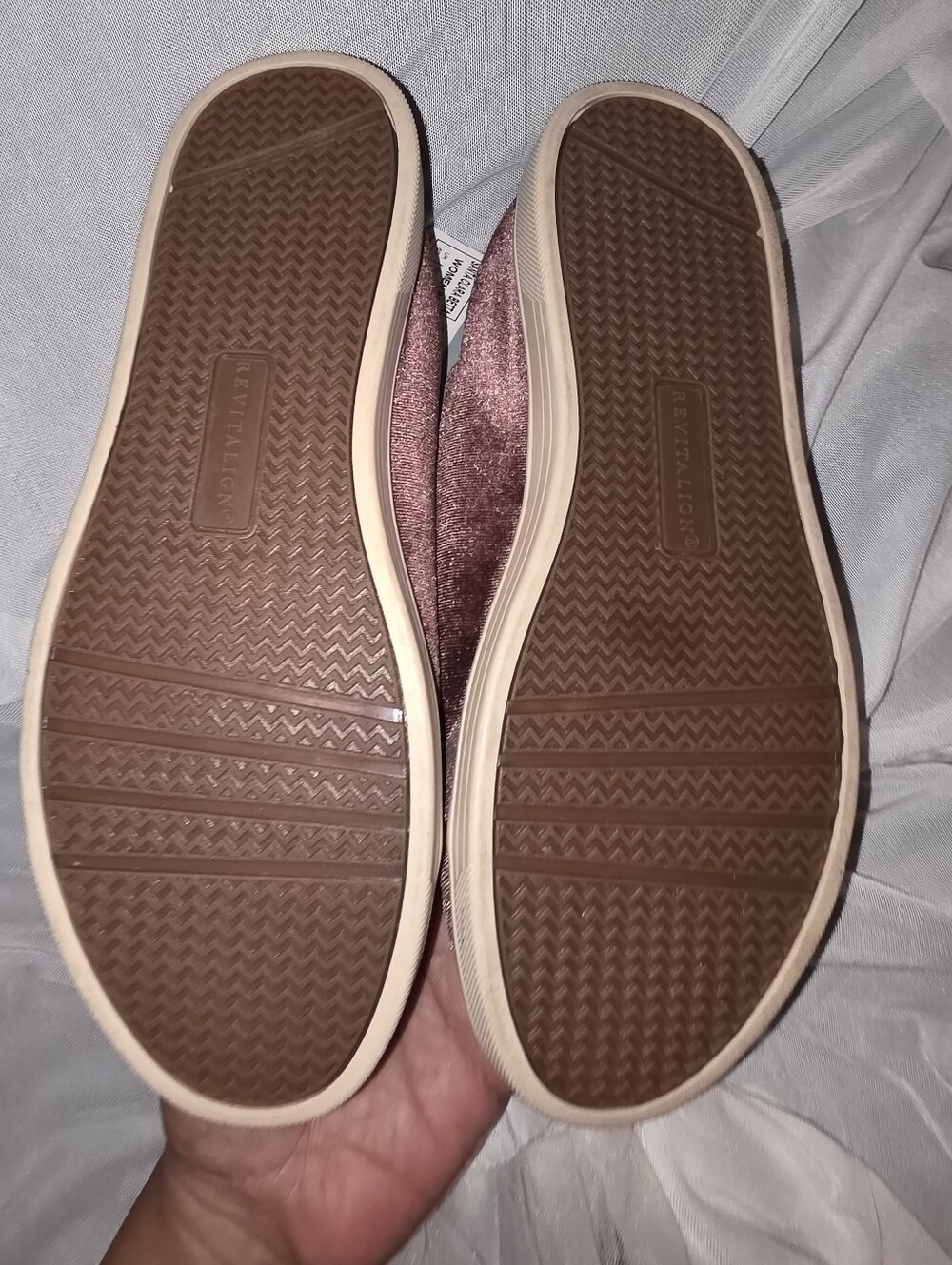 Revitalign Velvet Low-Top Sneakers Grape NEW - Picture 3 of 14